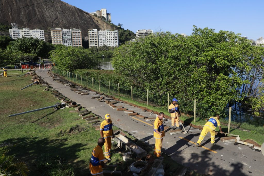 Lagoa Rodrigo de Freitas será naturalizada em dois trechos: na altura do Parque do Cantagalo e no Parque dos Patins