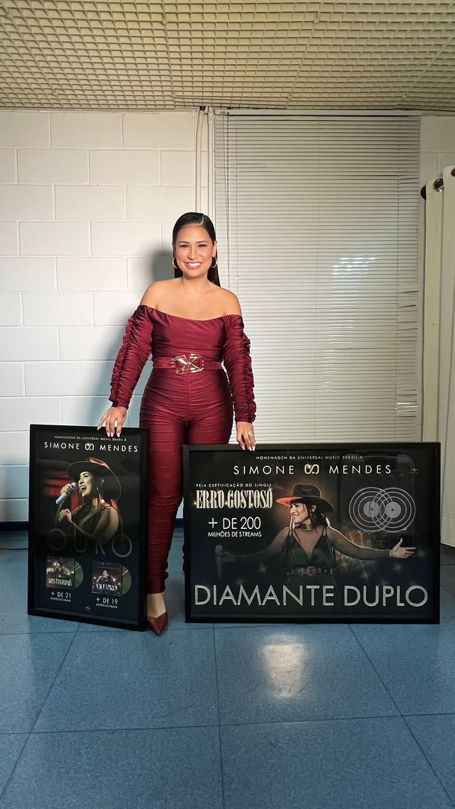 Simone Mendes conquista diamante duplo por 'Erro Gostoso' (Foto: Divulgação)