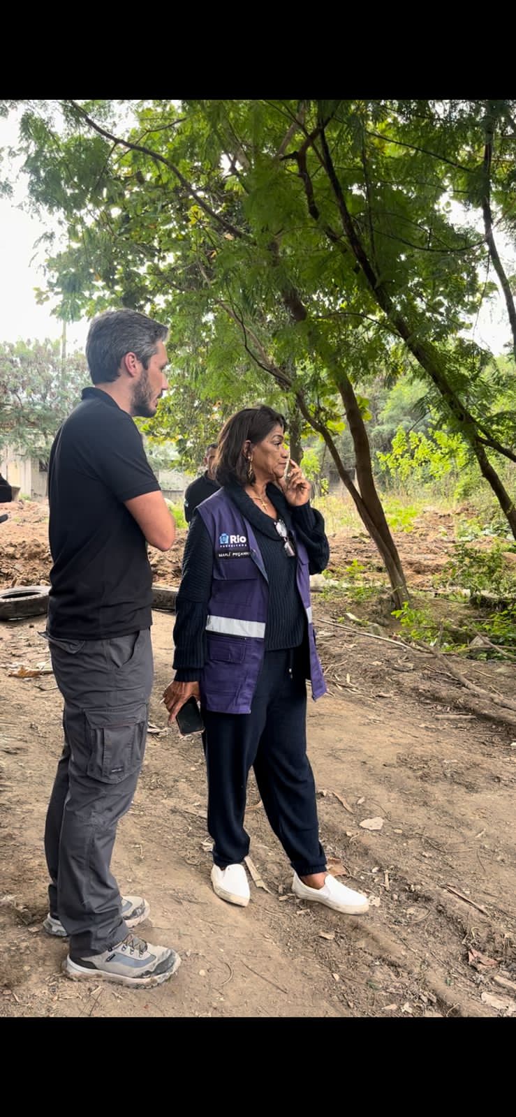 Subprefeitura de Jacarepaguá em nova vistoria no lixão clandestino na Estrada Arroio Pavuna (Foto: Divulgação)