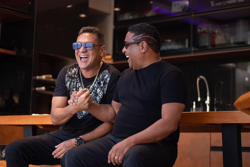 Com sucesso de 'A Nossa Bandeira', ícones do funk melody Bob Rum e Stevie B gravam clipe juntos (Foto: Divulgação)