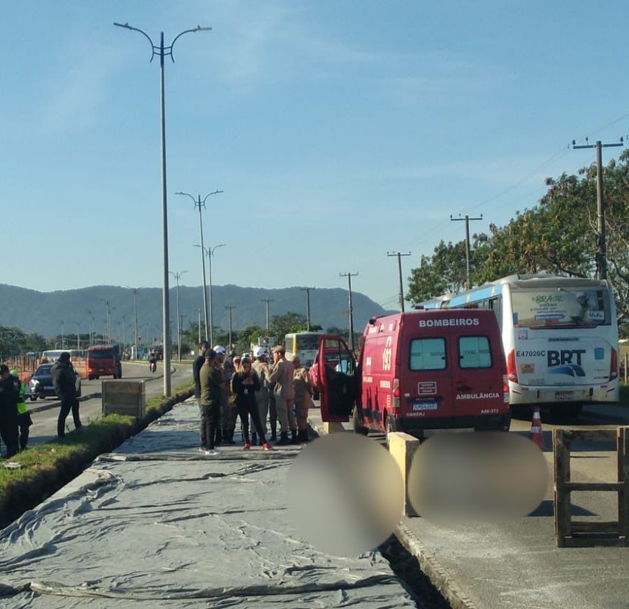 Passeiro do BRT morre após cair do articulado na Zona Oeste