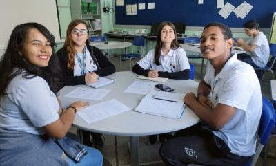 Alunos da rede estadual se preparam para embarcar rumo à Olimpíada Internacional de Matemática nos EUA (Foto: Divulgação)
