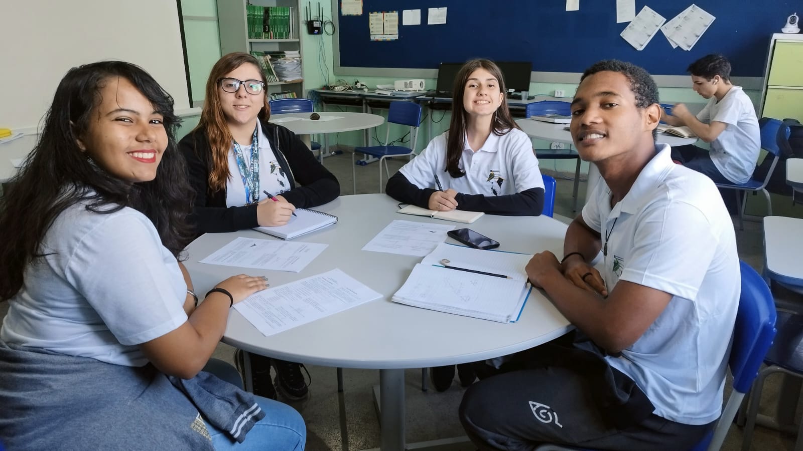 Alunos da rede estadual se preparam para embarcar rumo à Olimpíada Internacional de Matemática nos EUA (Foto: Divulgação)