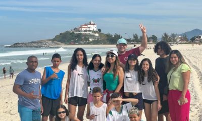 Projeto social Notas Azuis leva crianças de comunidades do Rio para Mundial de Surfe (Foto: Divulgação)