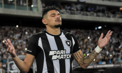 Tiquinho Soares lamenta pênalti perdido pela Copa do Brasil