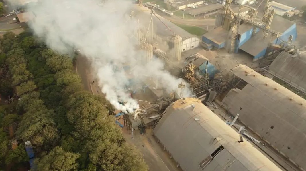 Sobe para 7 o número de mortos na explosão em silo de cooperativa agroindustrial, no Paraná