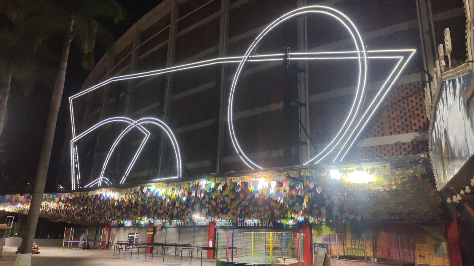 Feira São Cristóvão surpreende com novo visual iluminado e ressalta alegria do forró (Foto: Divulgação)