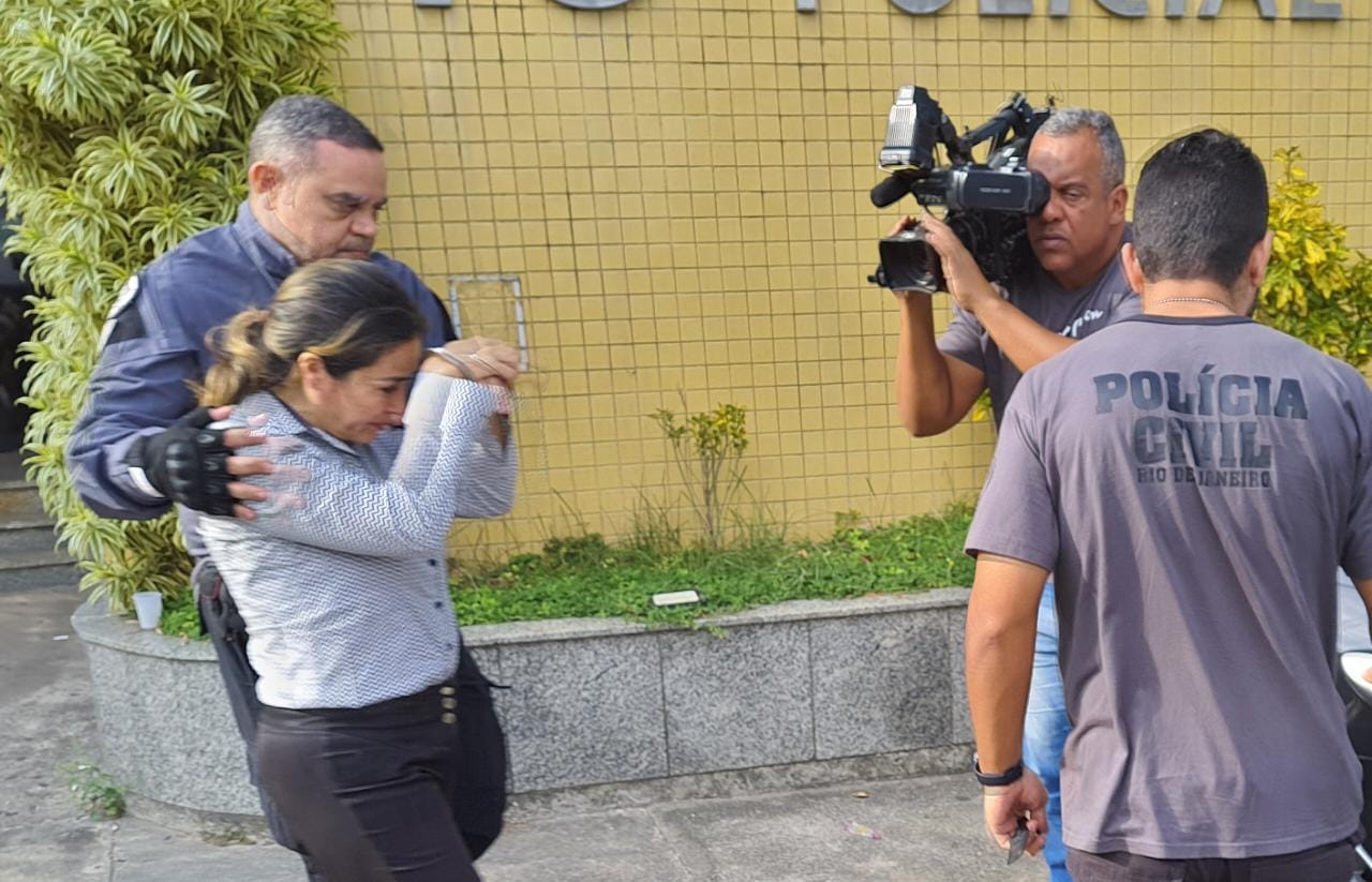 Médica colombiana é presa por fraudar provas sobre morte de cozinheira em procedimento estético (Foto: Lucas Araújo/ Super Rádio Tupi)