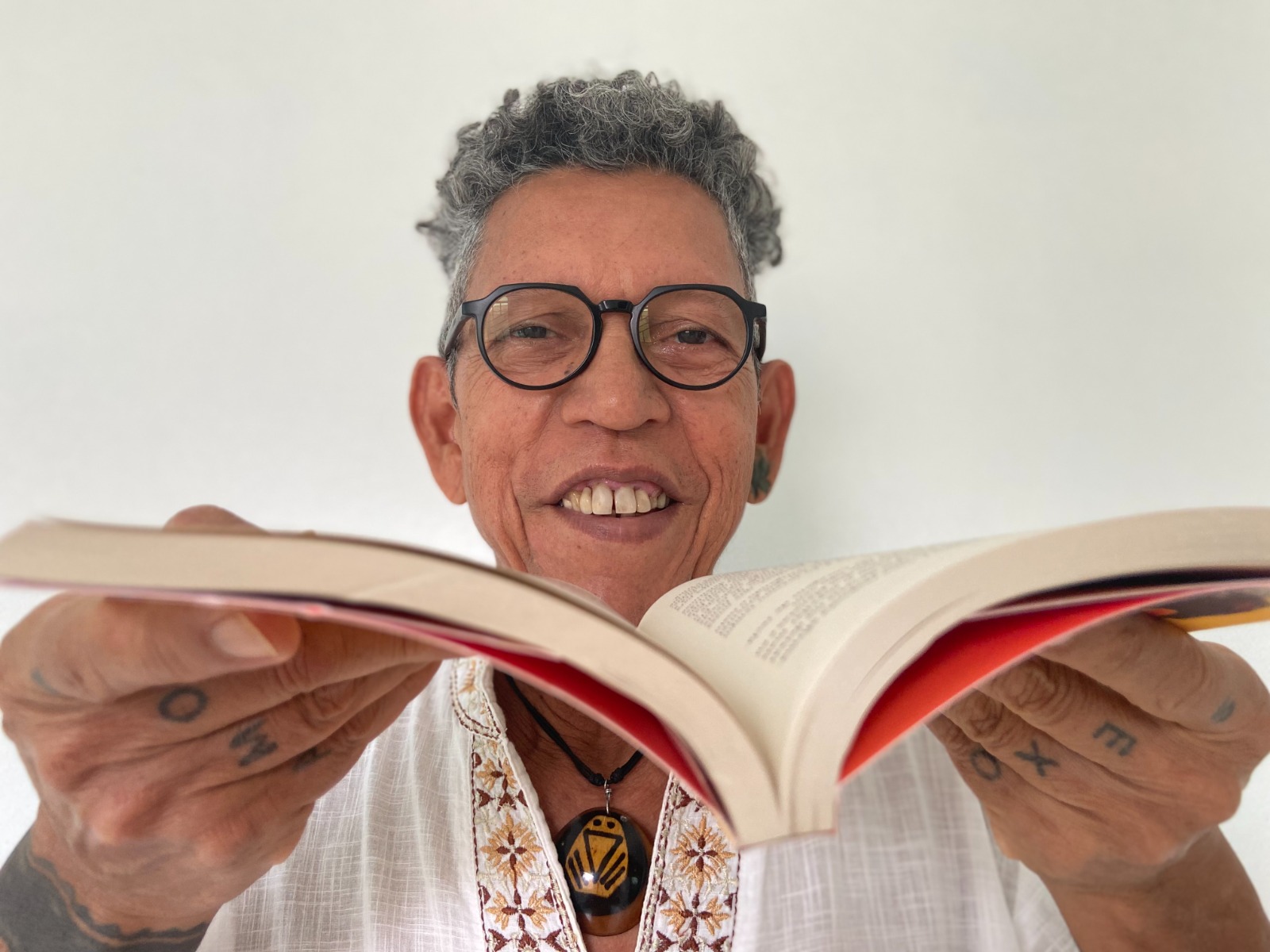 Cida Pedrosa e Eliakin Rufino inauguram a poesia no Clube de Leitura CCBB 2023 (Foto: Divulgação)