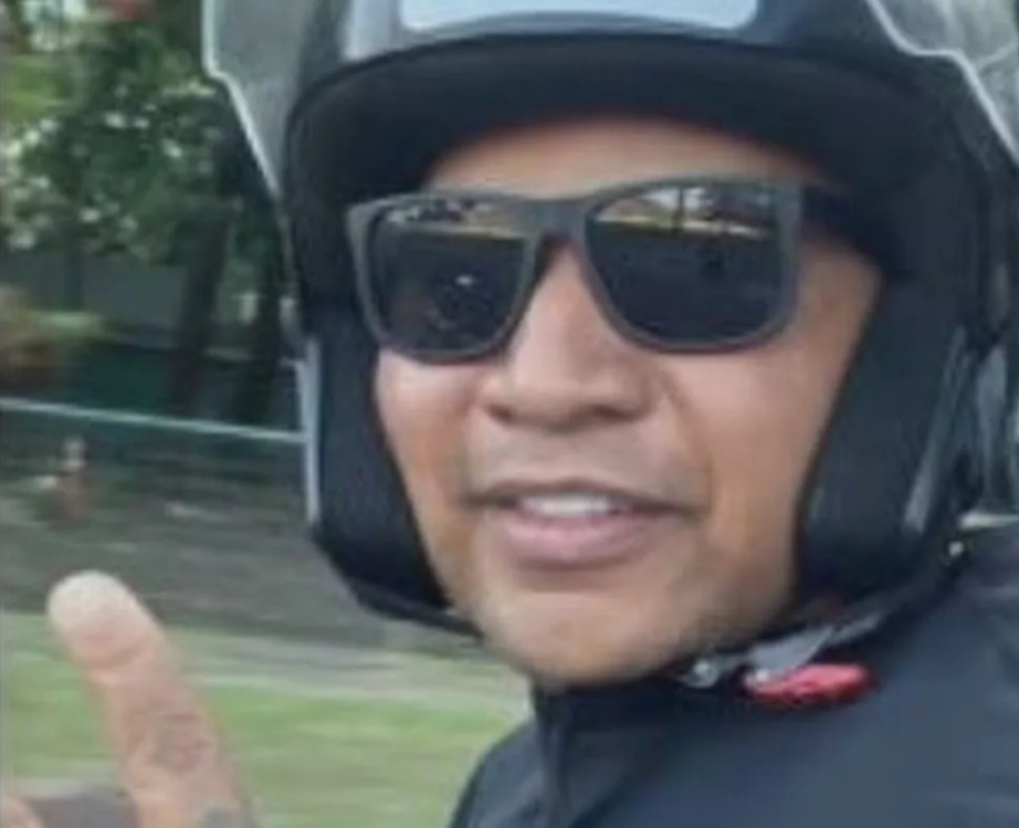 Motorista de aplicativo é encontrado morto dentro do carro na Praça Seca (Foto: Reprodução)