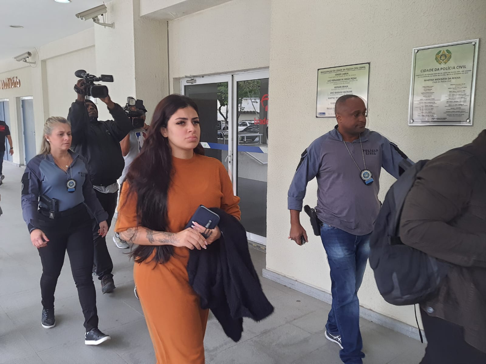 Polícia Civil do Rio e Pernambuco realizam operação contra estelionatários na Zona Oeste (Foto: Thalyson Martins/ Super Rádio Tupi)