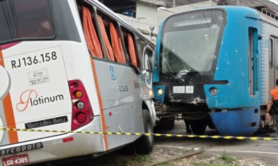 Colisão entre trem e ônibus termina com onze feridos em Japeri, na Baixada (Foto: Cyro Neves/ Super Rádio Tupi)