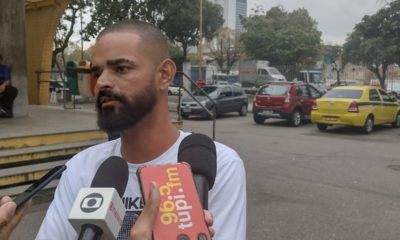 Famíliares de jovem assassinado por colega de trabalho na Zona Oeste querem justiça (Foto: Thalyson Martins/ Super Rádio Tupi)