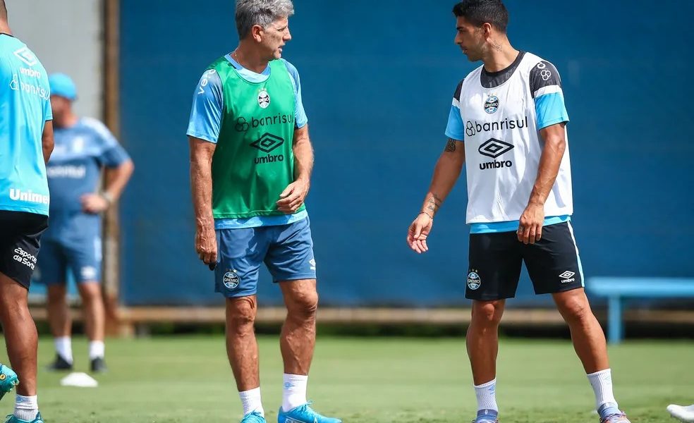 Com retorno de Suárez aos gramados, Grêmio treina de olho em partida diante  do Atlético-MG pelo Brasileiro