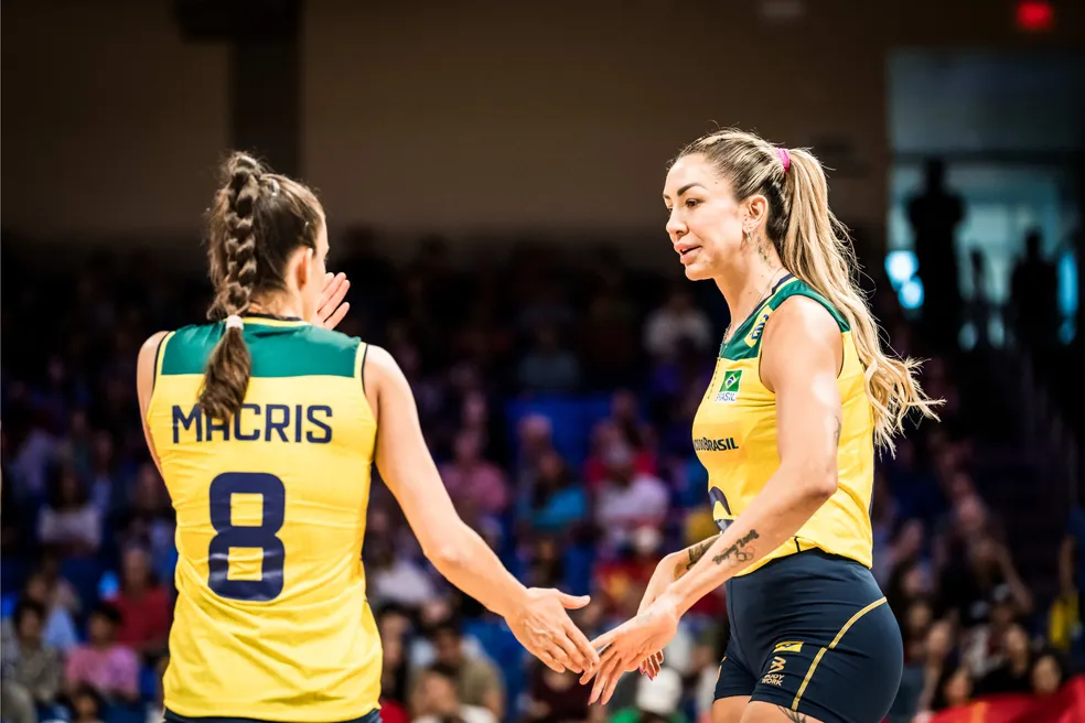 Seleção brasileira feminina de vôlei perde para China e está