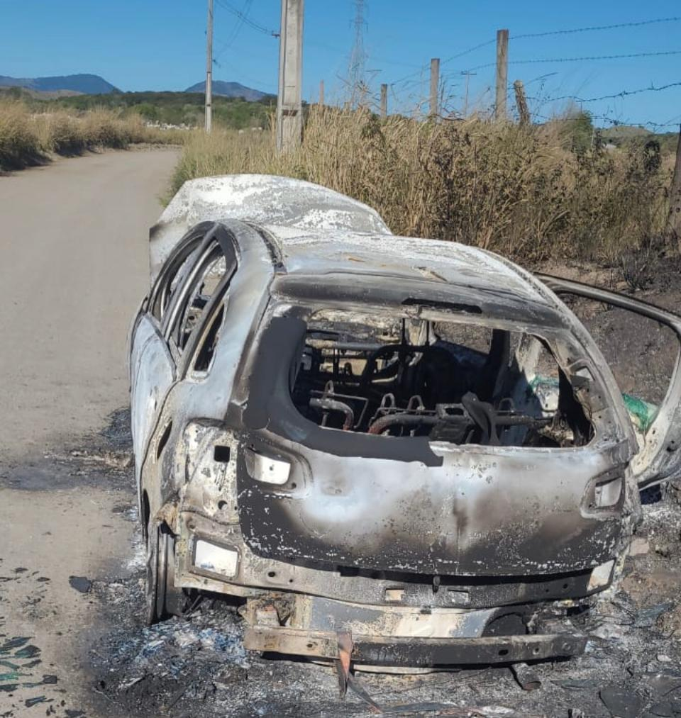Carro queimado modelo Citroën C3 pode ser de tenente que estava desaparecido
