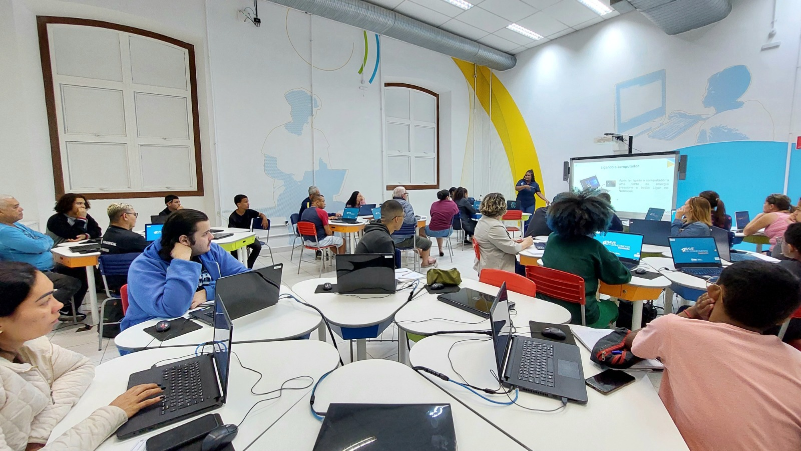 Naves do conhecimento têm mais de 3.500 vagas abertas para cursos e oficinas de tecnologia e empreendedorismo em agosto