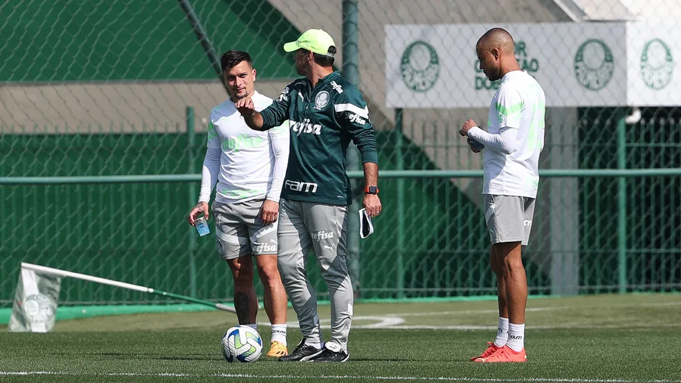 Abel Ferreira comanda treino no CT do Palmeiras