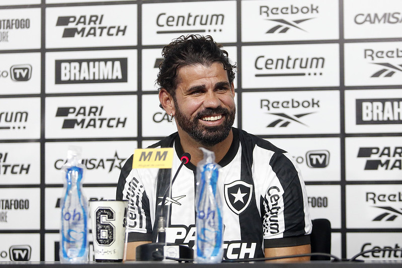 Diego Costa apresentado pelo Botafogo