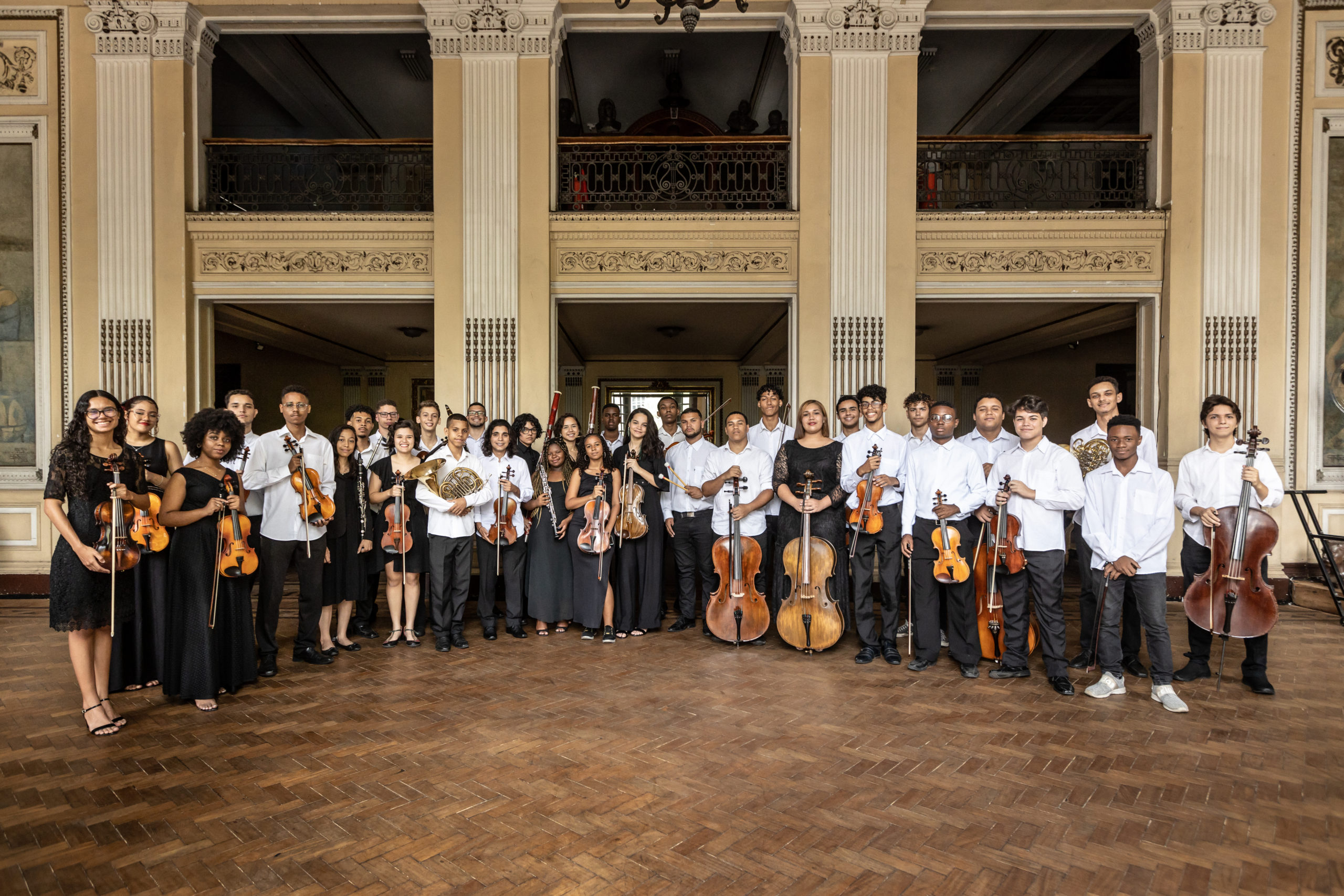 Academia Juvenil da Orquestra Petrobras Sinfônica sobe ao palco do Theatro Municipal do Rio (Foto: Renato Mangolin/ Divulgação)