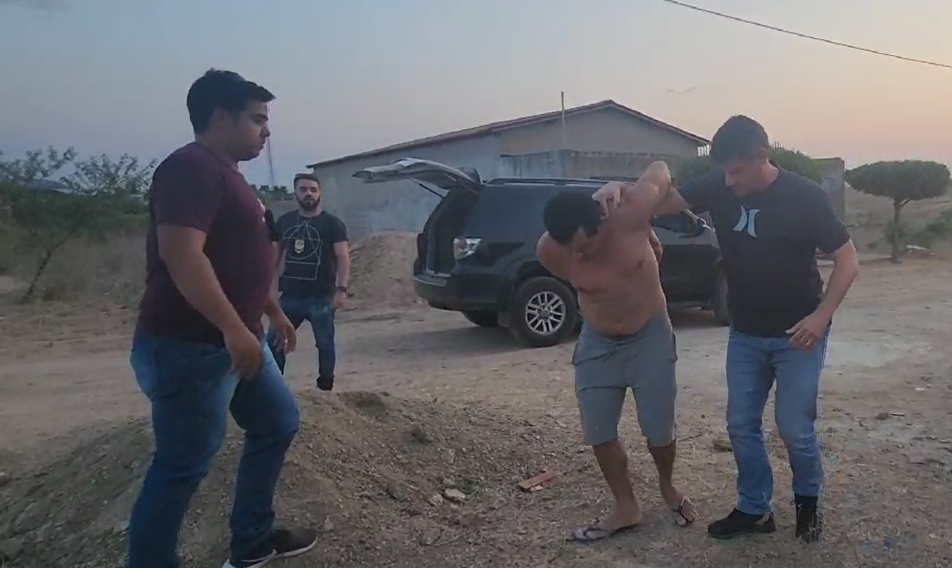 Pai estuprador sendo preso