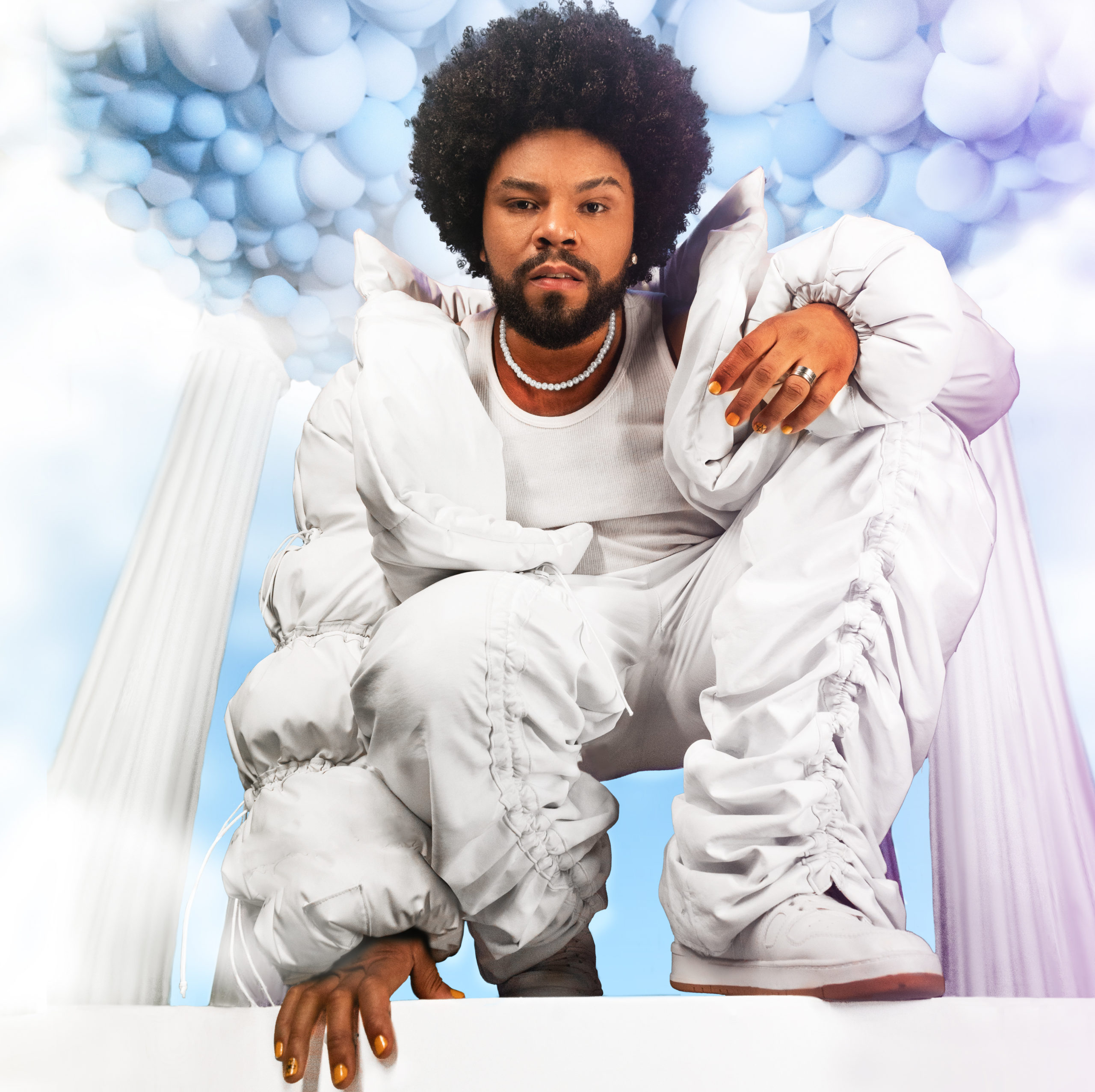 Em clima de festa, cantor Robson Sá celebra a vida ao lançar novo single nesta quinta (Foto: Divulgação)