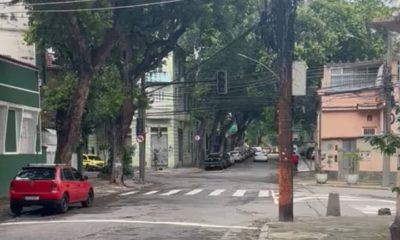Rua na Praça da Bandeira sem sinal de trânsito após furtos na região