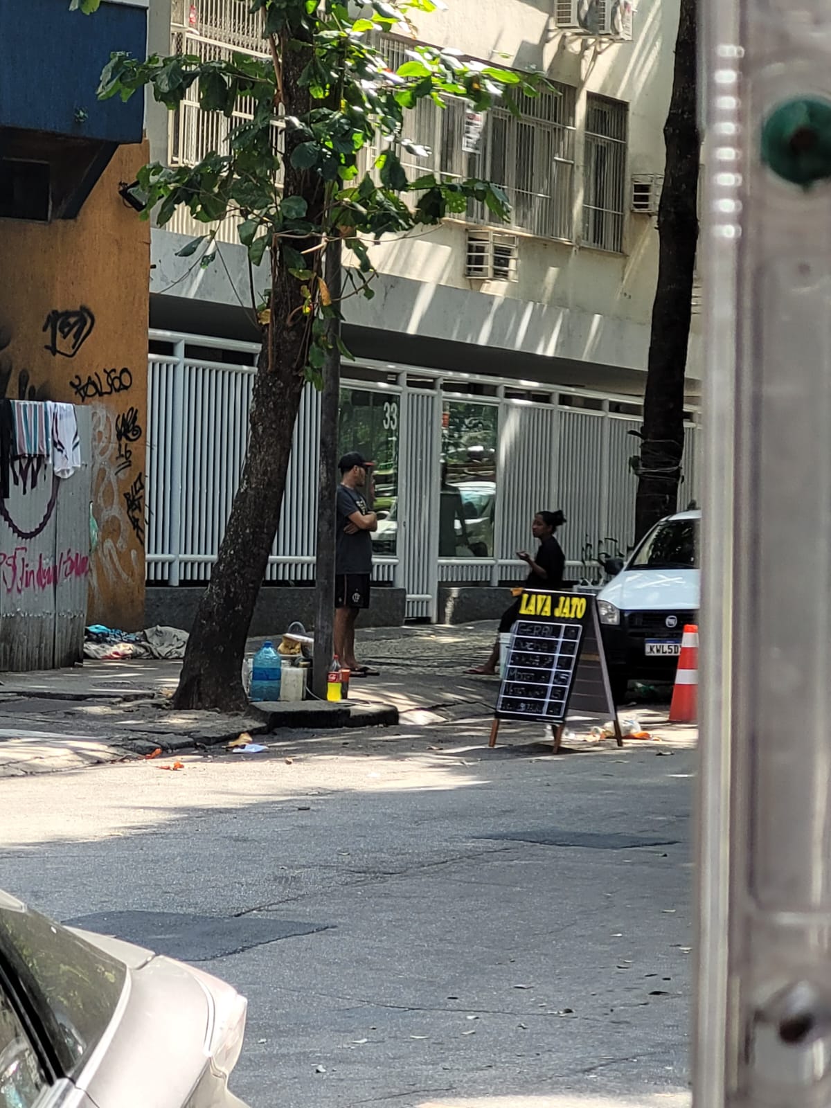 Subprefeitura desmobiliza lava-jato clandestino em Copacabana (Foto: Divulgação)