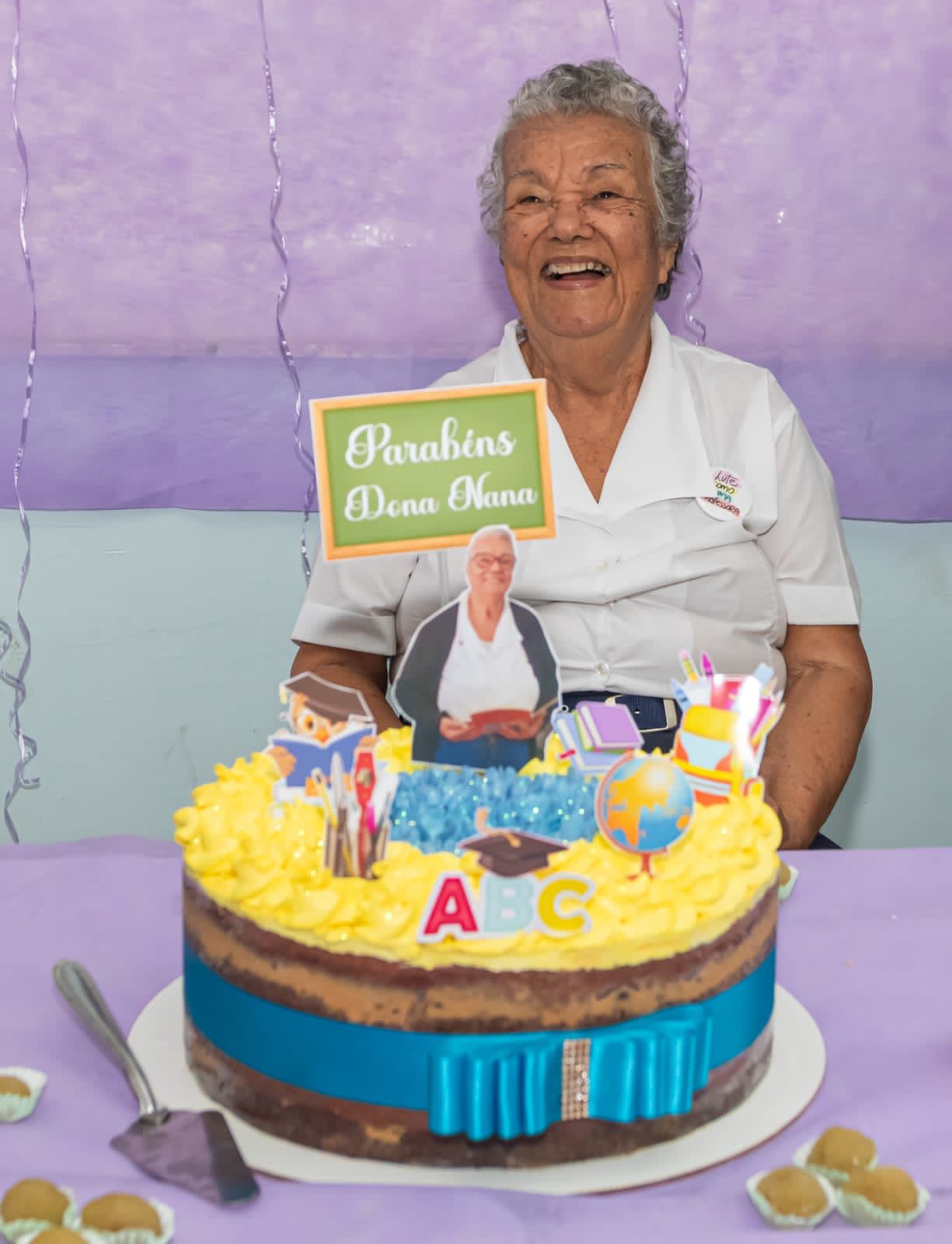 Dia de comemorar: aluna mais idosa da rede estadual de ensino do Brasil ganha festa surpresa (Foto: Ellan Lustosa - Seeduc-RJ)
