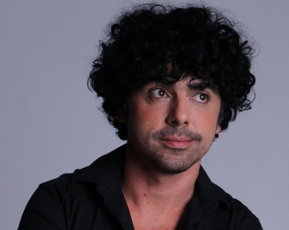 Ator Van Furlanetti se desdobra em cinco personagens no espetáculo multimídia ‘Vanvanland’ (Foto: Divulgação)