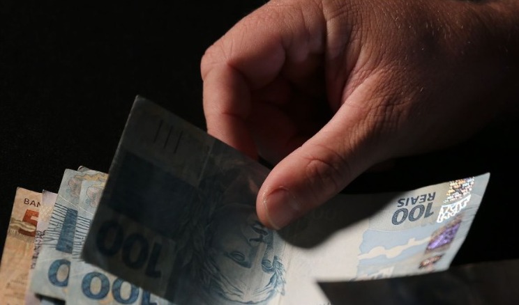 Cédulas de 100 reais (Foto: José Cruz/AG. Brasil)