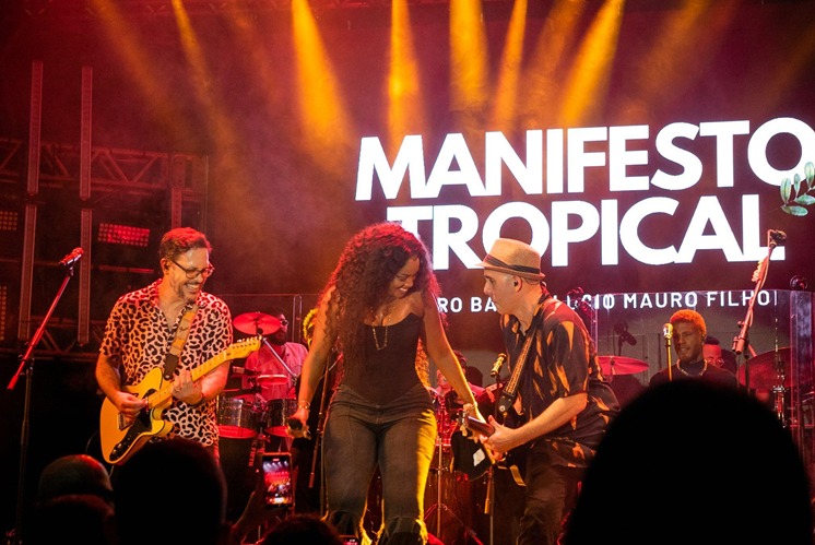 Iza e Banda Manifesto Tropical se apresentam no Festival 'Enel Por Você' (Foto: Divulgação)