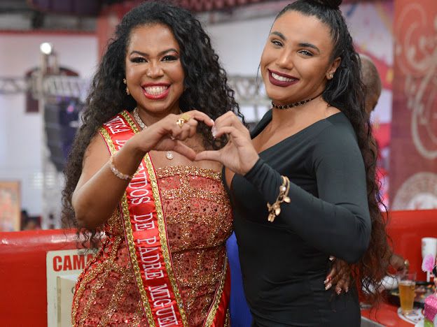 Aos 51 anos de idade, Elis de Sá recebe título de musa na Unidos de Padre Miguel (Foto: Adriano Reis/ Palmer Assessoria de Comunicação)