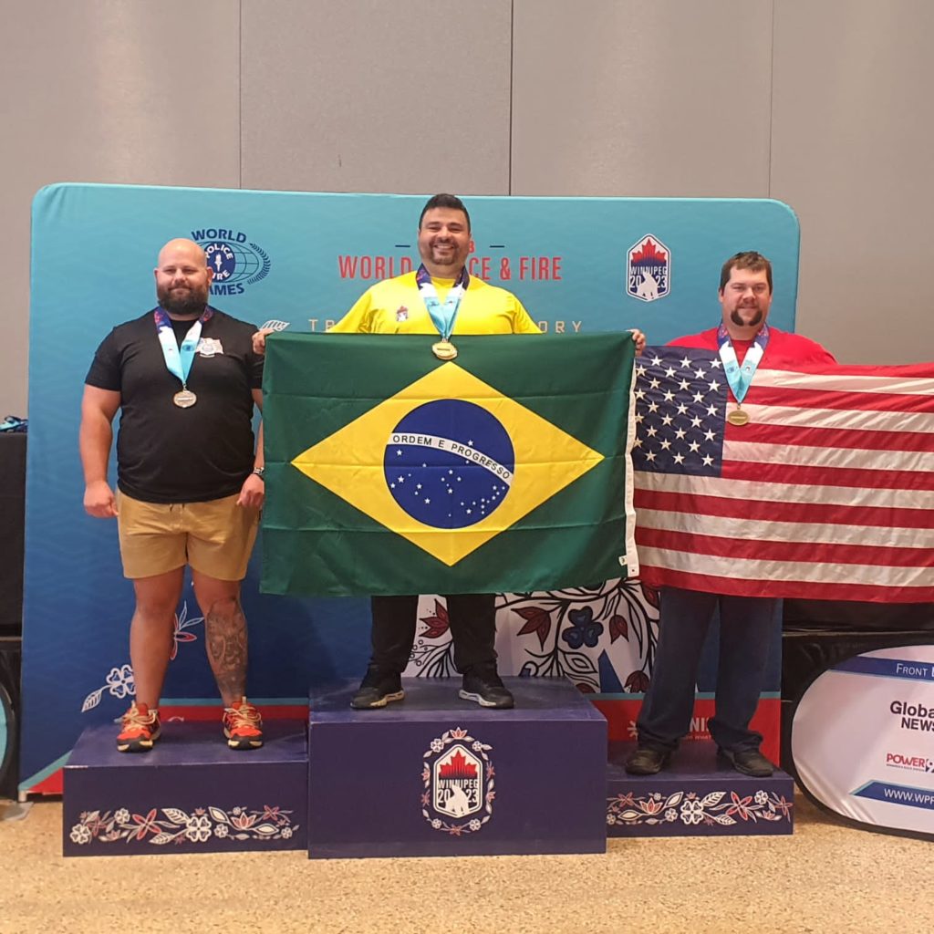 Policial militar do Rio de Janeiro ganha ouro em competição internacional de levantamento de peso e se torna o mais forte do mundo