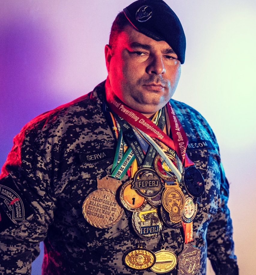 Policial militar do Rio de Janeiro ganha ouro em competição internacional de levantamento de peso e se torna o mais forte do mundo