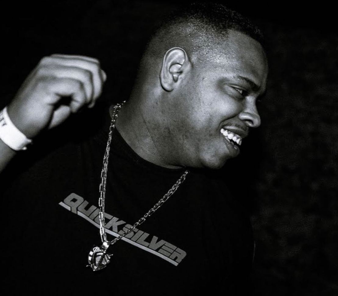 DJ Mumu do Tuiuti fala sobre planos de levar musicalidade para fora do Rio (Foto: I HATE FLASH @hilditt0/ Divulgação)