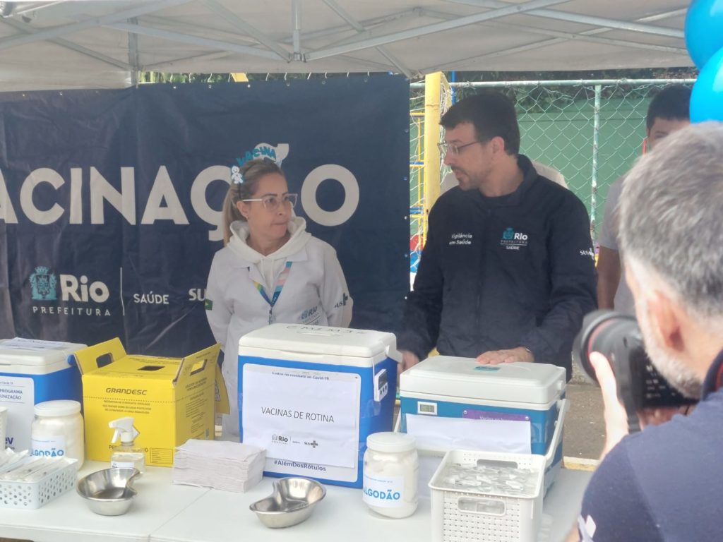 Rio vacina crianças e adolescentes em escolas da Capital Fluminense