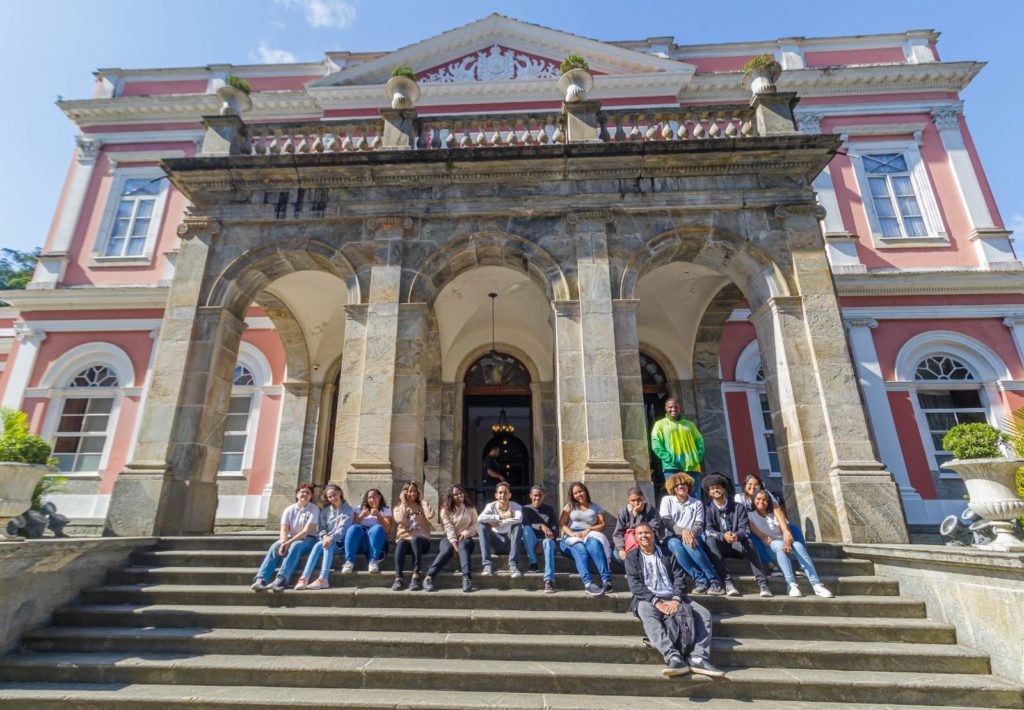 Para incentivar participação de jovens no Enem, escola promove passeio a cidades históricas