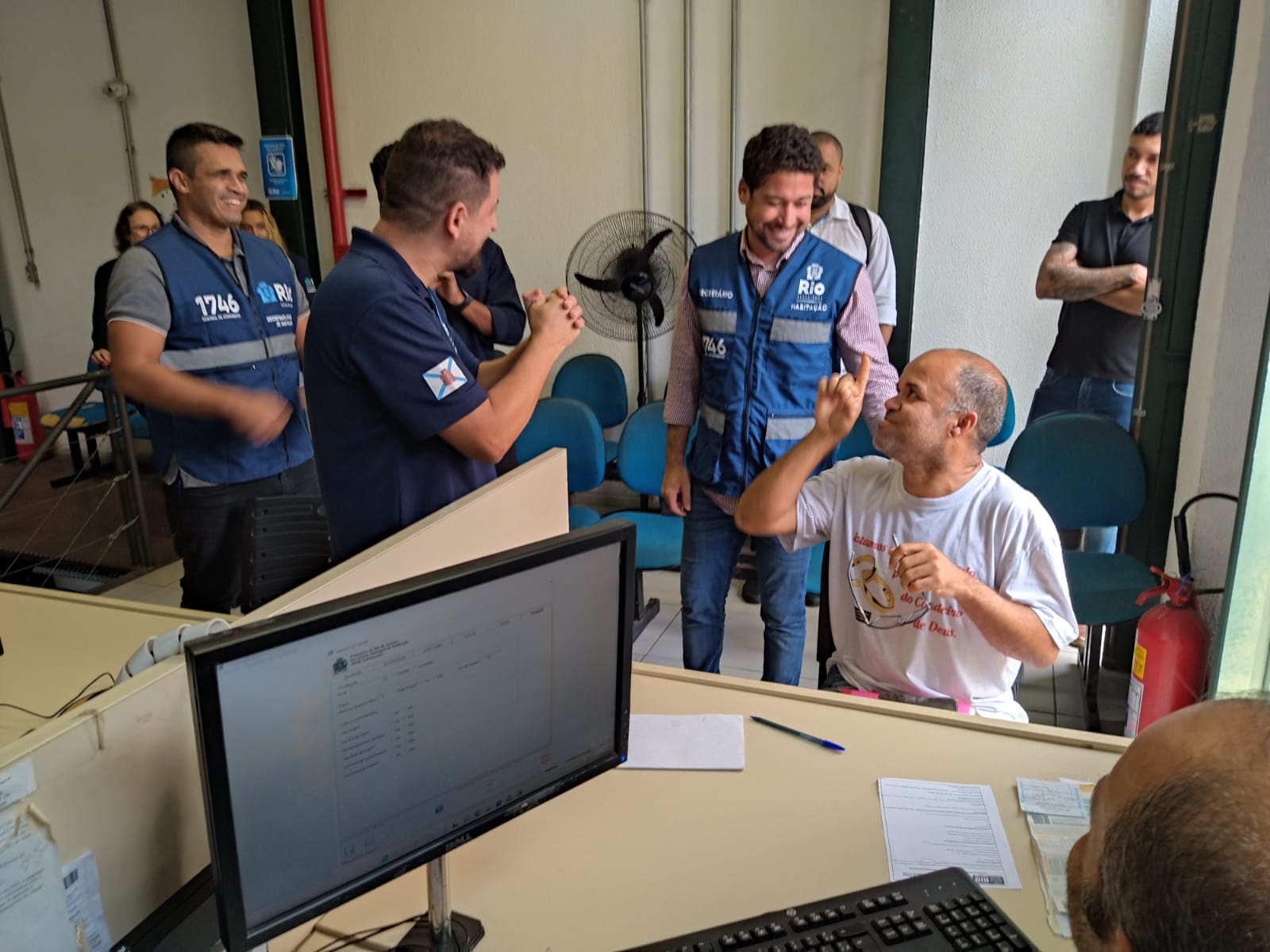 ‘Fala Comigo’, projeto de atendimento a surdos e deficientes auditivos, é lançado pela Prefeitura do Rio