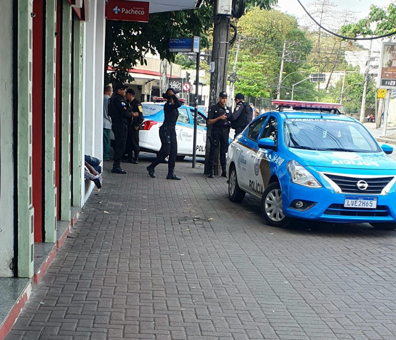 Campanha 'Arrastão do Bem' é promovida pela PM no Pechincha