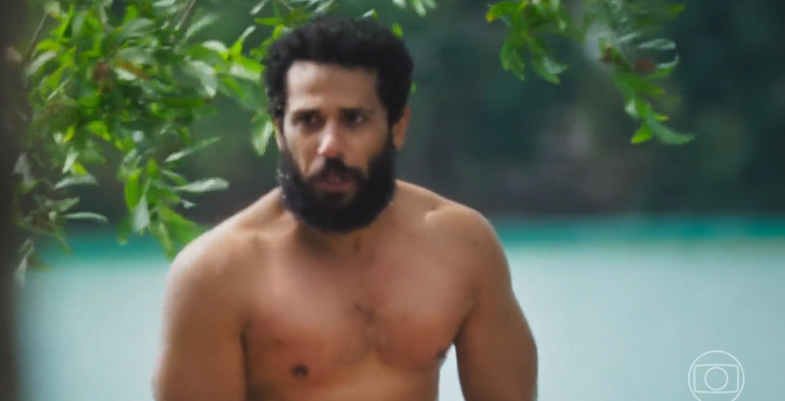 Ramiro fica 'peladão' e deixa o público impressionado em 'Terra e Paixão' (Reprodução/ TV Globo)