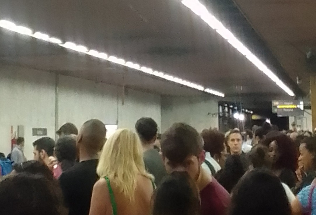 Metrô apresenta problema técnico e deixa estações cheias na Zona Sul do Rio (Foto: Reprodução/ Redes Sociais)