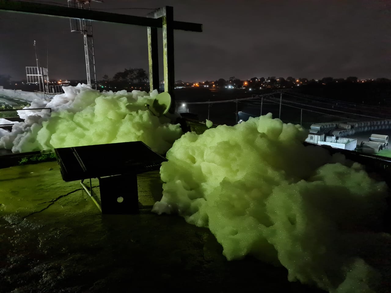 Água contaminada na Estação de Tratamento de Água (ETA) Guandu