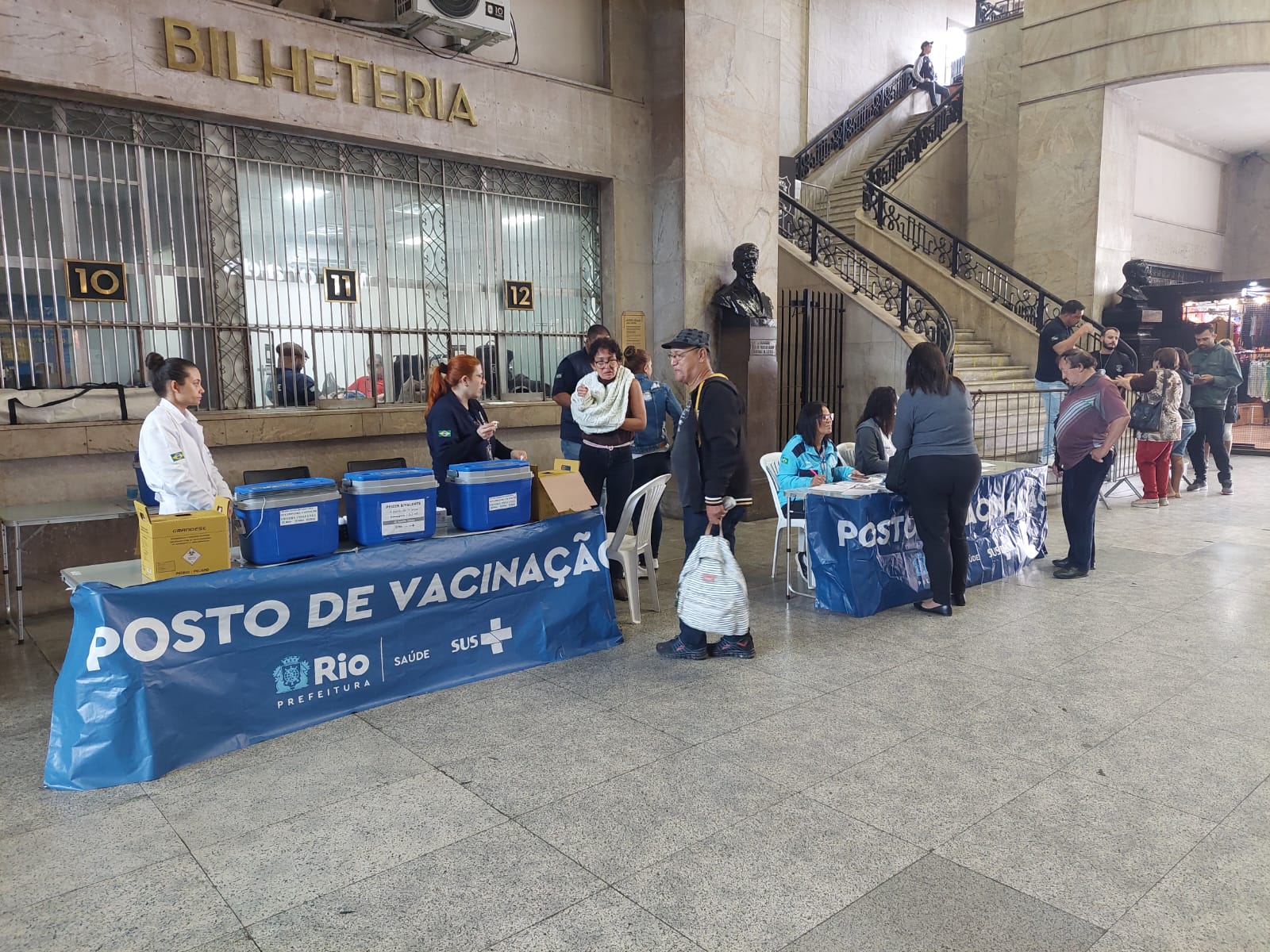 Ação de vacinação é realizada na Central do Brasil