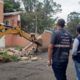Prefeitura demole construção irregular que ocupava metade de rua no Recreio, na Zona Oeste do Rio (Foto: Divulgação/ Seop e Subprefeitura da Barra)