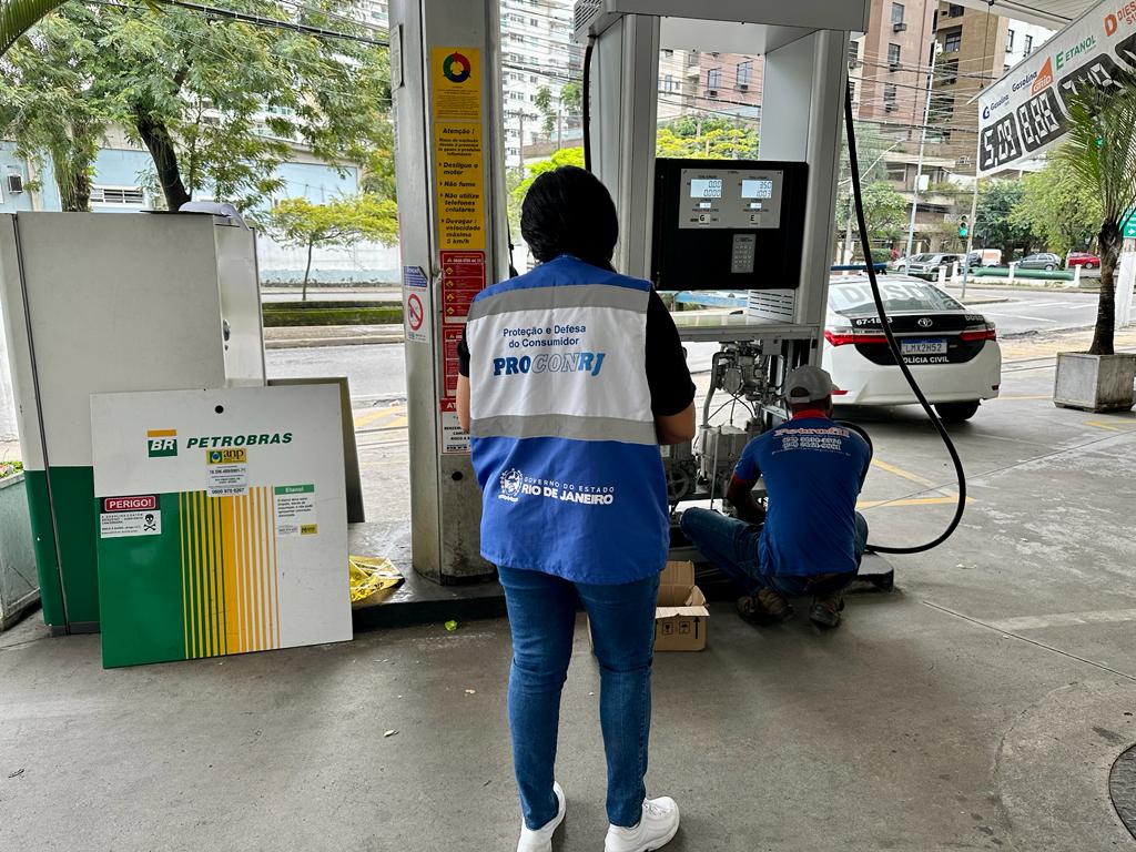 Procon RJ, ANP e Polícia Civil retiram bombas de 4 postos de combustíveis em Niterói e São Gonçalo (Foto: Divulgação)