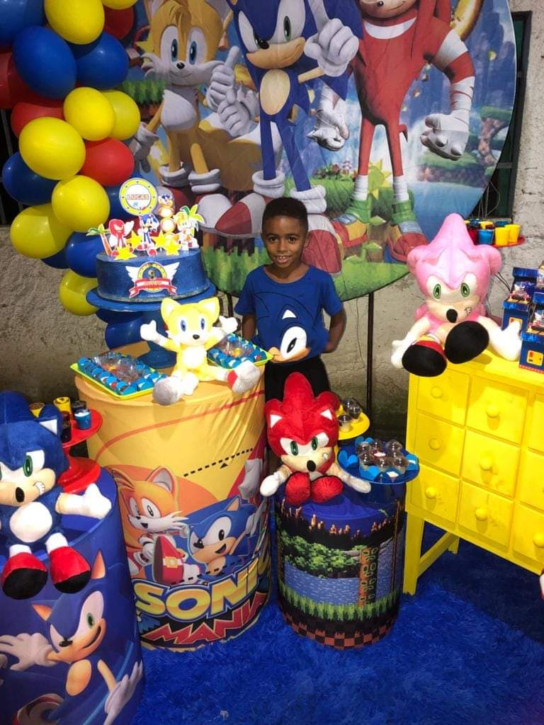 Lucas Camaz, de 9 anos, teve a perna cortada por uma linha chilne quando soltava pipa com parentes na Praça Valdir Vieira, na Taquara