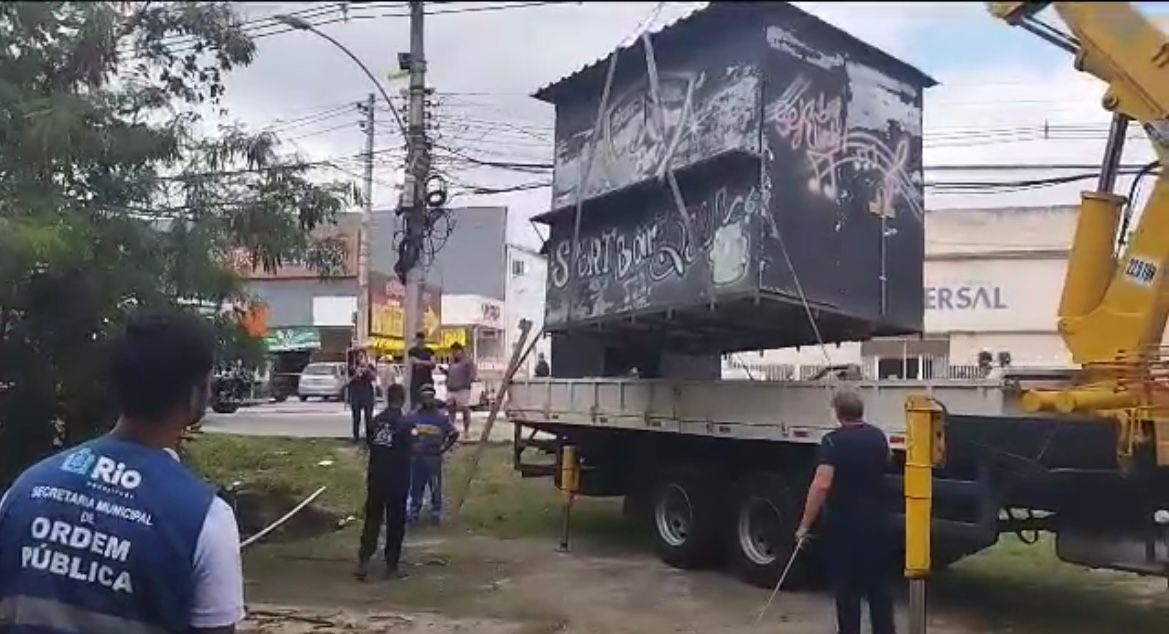 Construções irregulares são demolidas emoperação da Prefeitura na Zona Oeste