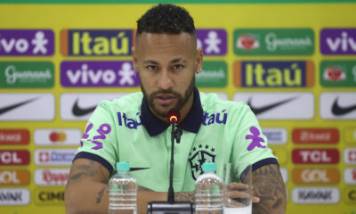 Neymar em entrevista coletiva pela Seleção Brasileira.