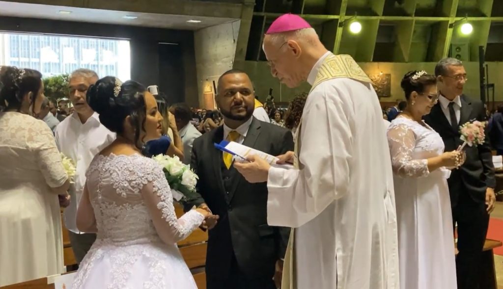 Catedral Metropolitana do Rio realiza casamento comunitário para mais de 200 casais